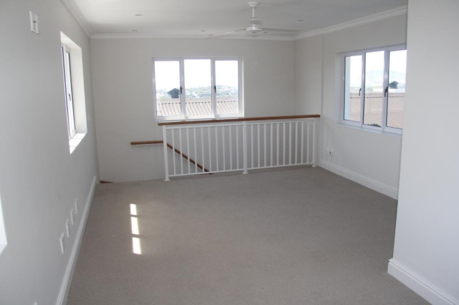 5 Bedroom Property for Sale in Whale Rock Western Cape